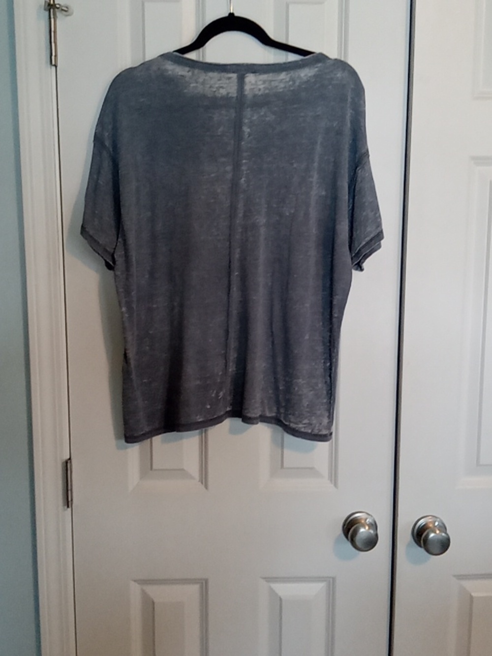 BKE Women's Washed Blue Gray V-Neck Short Sleeve Tee - Picture 4 of 5